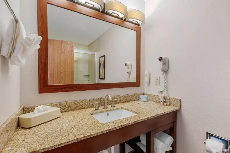 Experience Comfort and Convenience at Comfort Inn River’s Edge in Huron, Ohio