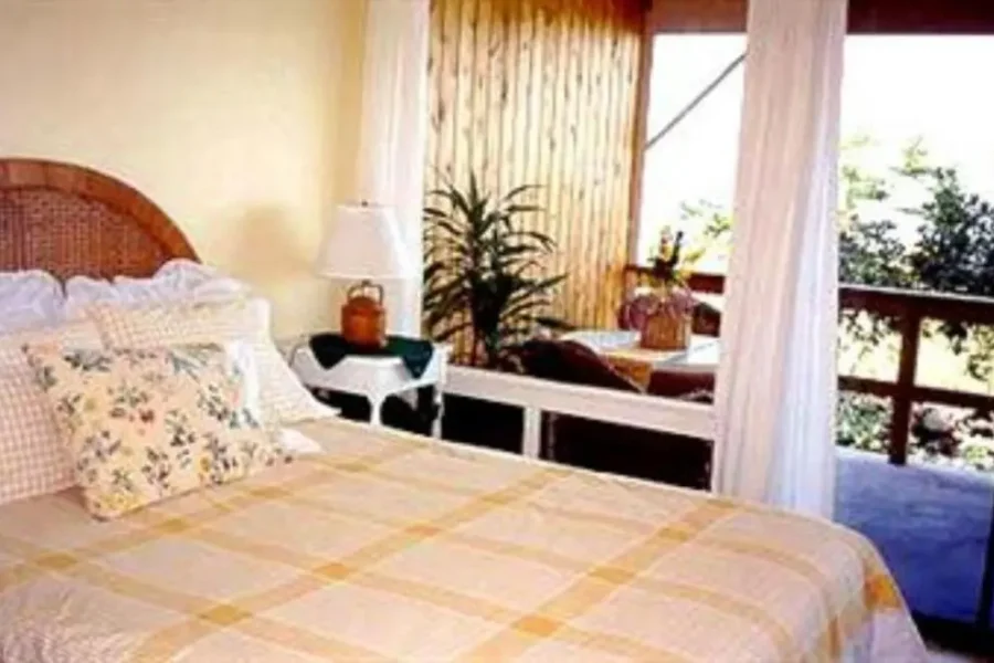 Hale-Hoola B & B: A Charming Retreat in Captain Cook, Hawaii