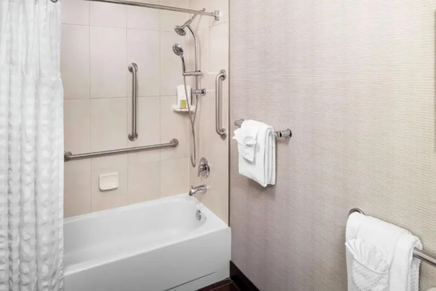 Discover Comfort and Convenience at DoubleTree by Hilton Cleveland – Westlake