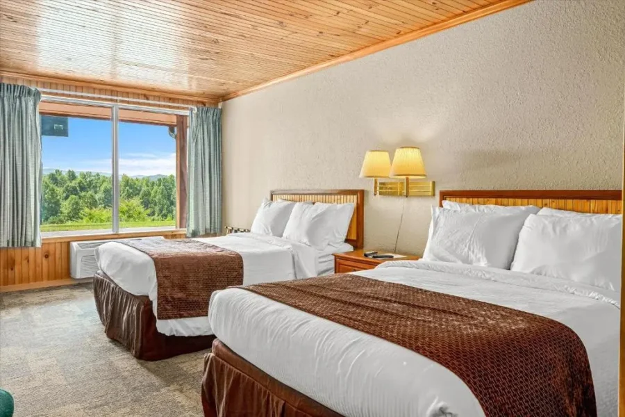 Escape to Nature: Saluda Mountain Lodge in North Carolina