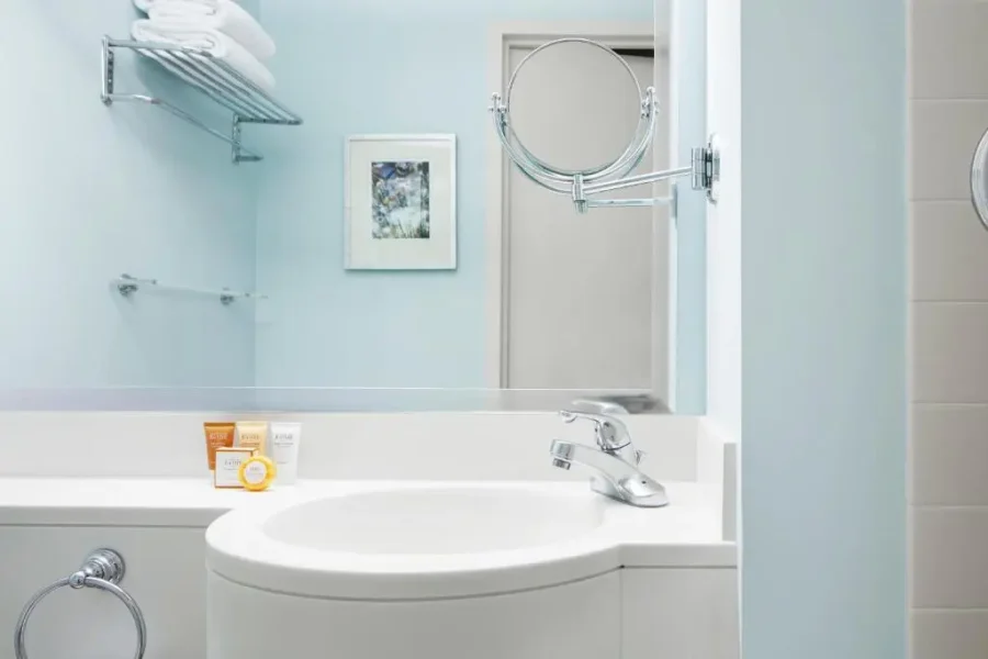 Experience Luxury at The River Hotel in Chicago: A 4-Star Gem