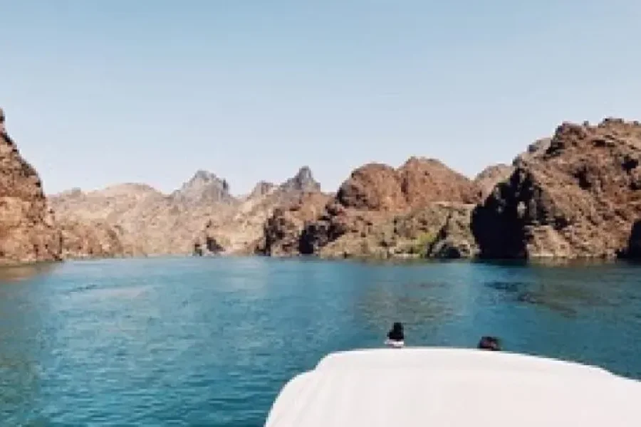 1-Day Donkey Town and London Bridge Tour from Las Vegas