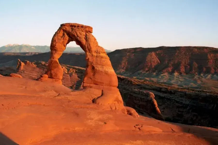 4-Day Arches, Canyonlands, Monument Valley Tribal Park, Sedona, Phoenix, Palm Springs Tour from Los Angeles/Las Vegas