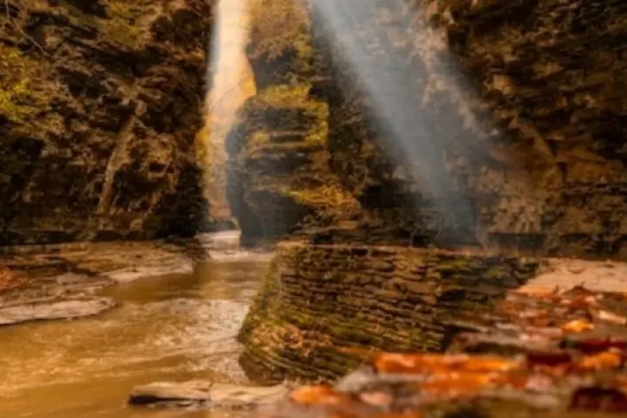 Experience the Magic of Corning and Niagara Falls on a 2-Day Tour