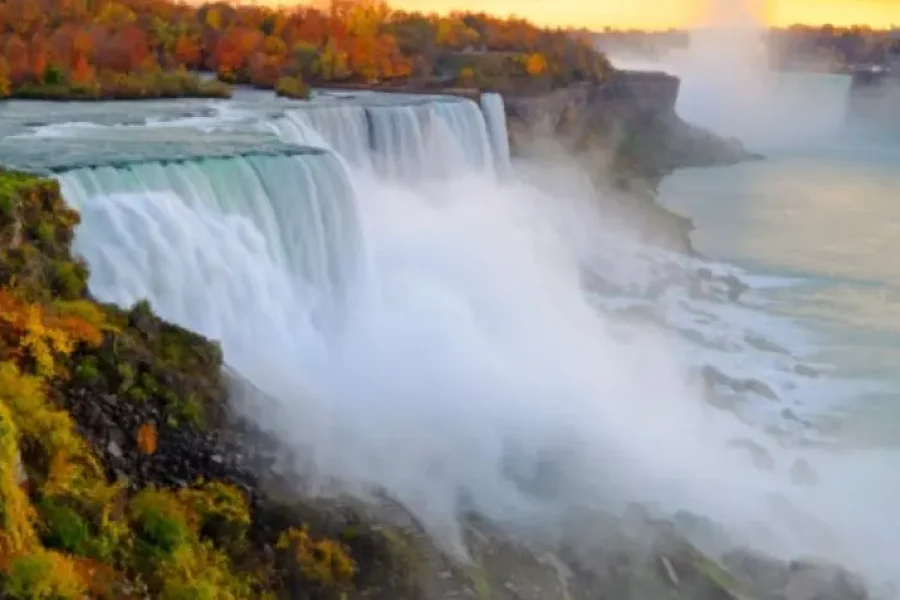 Experience the Breathtaking Beauty of Niagara Falls with Our 1-Day Fly Tour