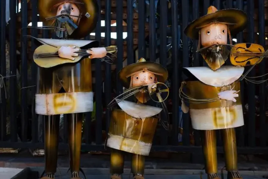 Experience Luxury in Yellowstone: Small Group Tours with Unisky